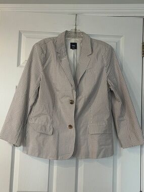 GAP Cream and Navy Striped Seersucker Blazerr
